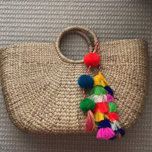 JADEtribe Handbags - NWOT JadeTribe Large Tassel straw bag w/lining